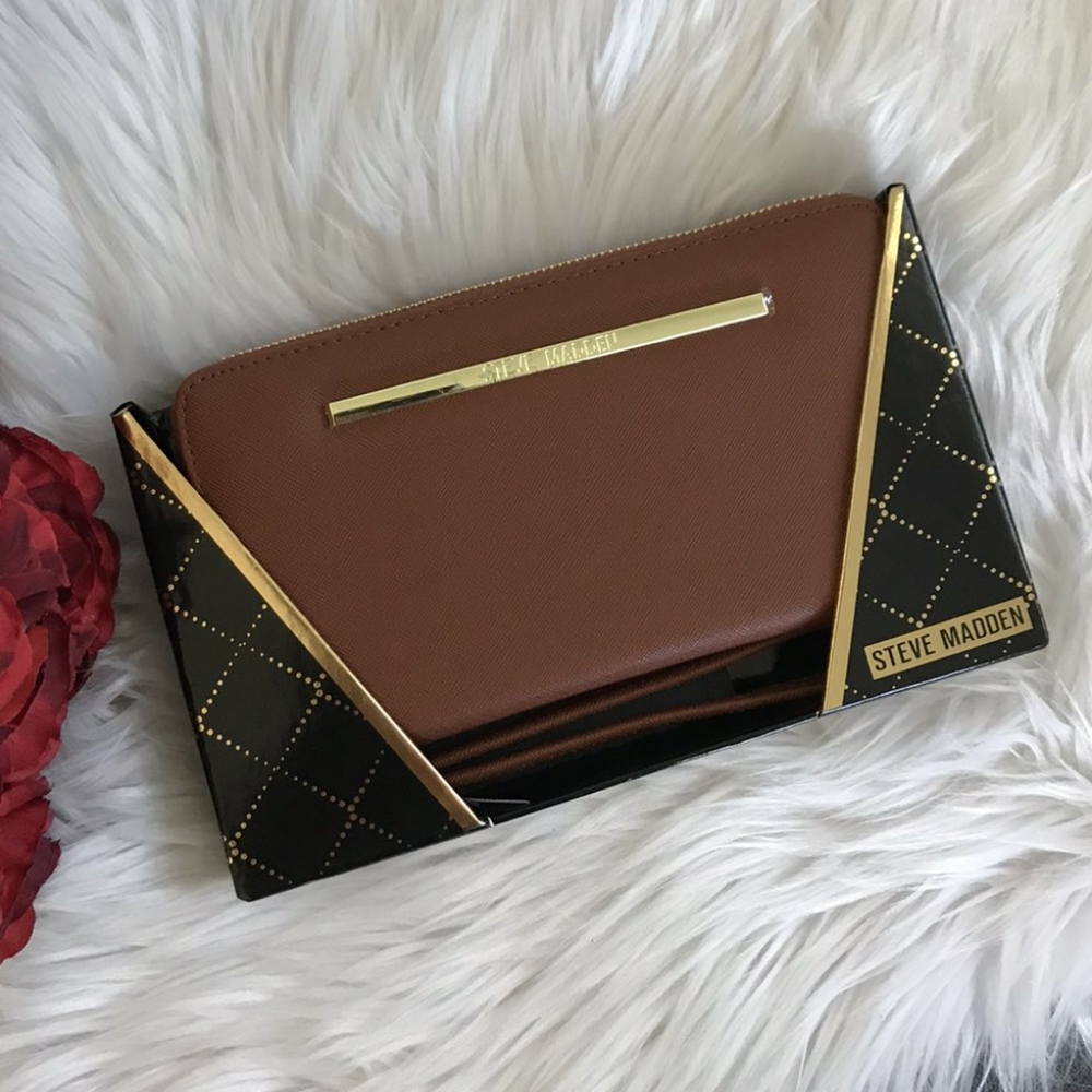 NWT STEVE MADDEN ZIP AROUND WALLET WRISTLET CASE